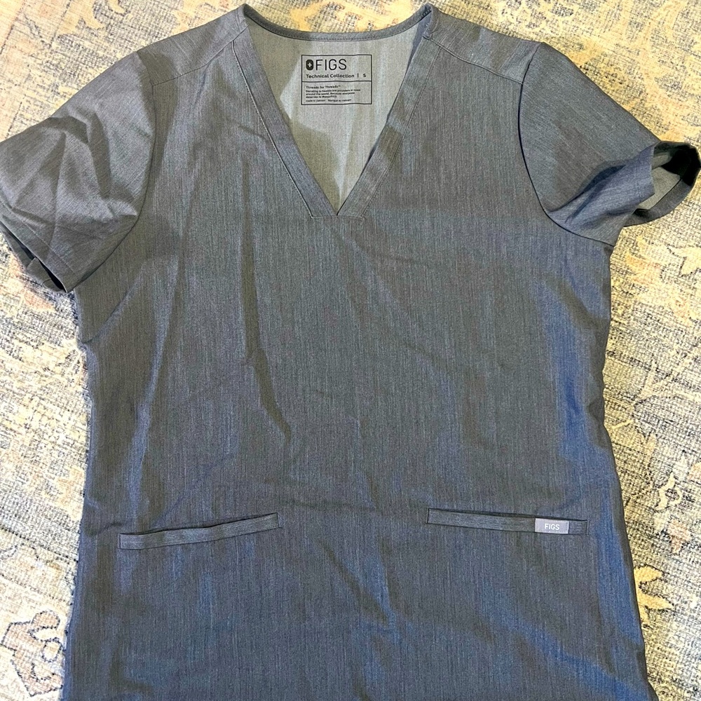 Figs scrub top